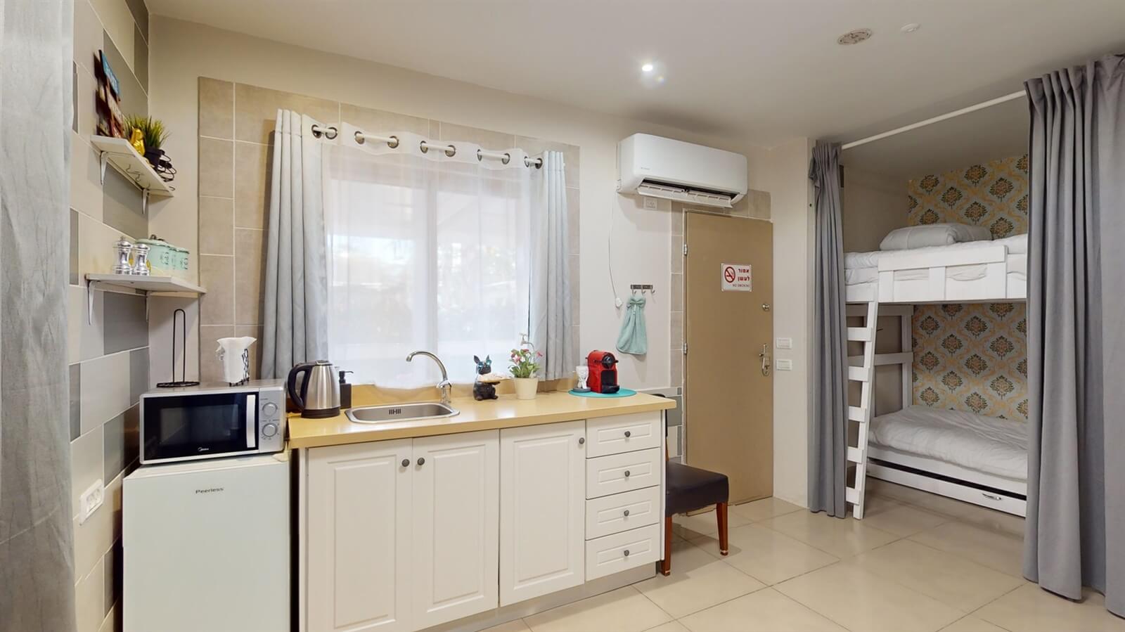 צימרים לפי שעה בחד נס - המטבחון באחוזת ריצ'מונד