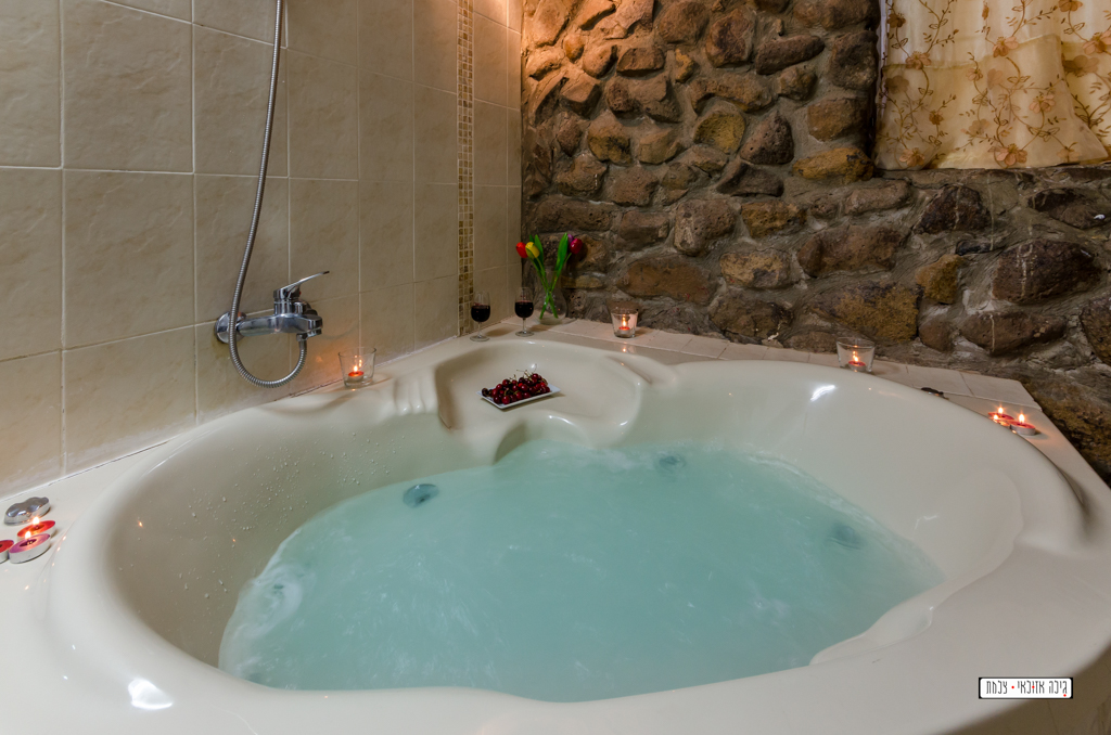 השכרת חדרים לפי שעה בגולן - צימרים מעיין בקצרין